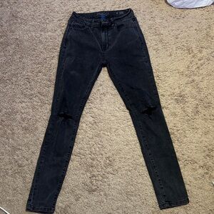 Arizona Jean Company Black Skinny Jeans with Knee Distress
